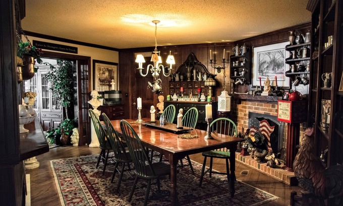 Williamsburg House | Historic B&B located walking distance to the Williamsburg and The College of W&M