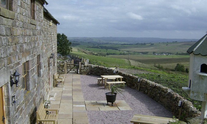 Longnor Cottage | Historic Barn With Breathtaking Views Over Derbys/Staffs Border. Pet Friendly