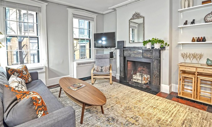 West End Apartment | ★Historic Beacon Hill Boston★A+ Location★Walk Everywhere★Renovated★ Sanitized★