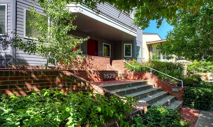 Central Boulder Condo | Historic Boulder 2 Bdrm, 2 Bath, Rooftop Deck, Mtn View, 1 Blk to Pearl St Mall