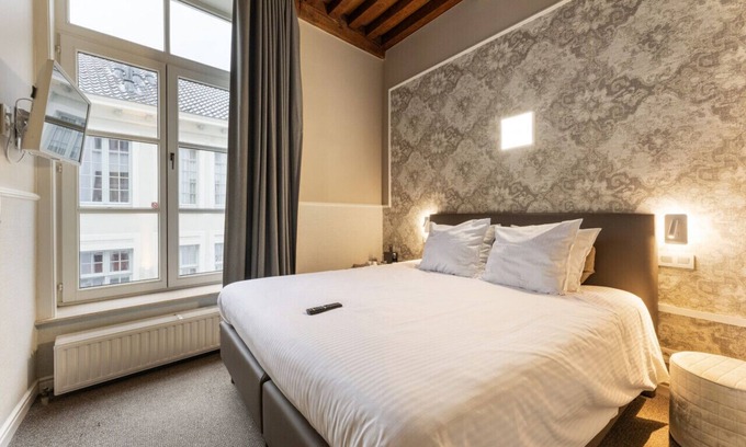 Historical Center Bruges Hotel | Historic Bruges Room – 5-Min Walk to Main Square.