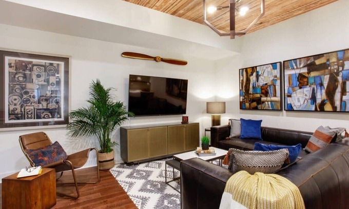 Historic District - North Condo | Historic Building | Downtown Nightlife