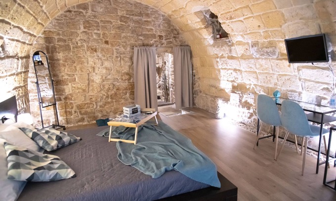 Trani House | Historic building with terrace