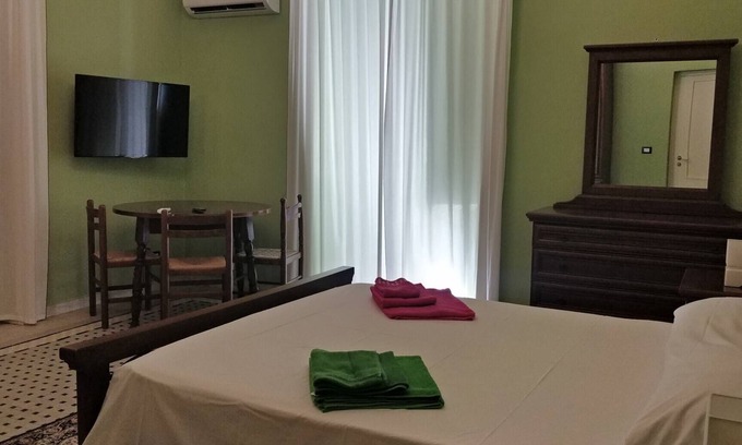 Old Town Apartment | Historic center of Catana 450m from cathedral square, stores and market 200m away