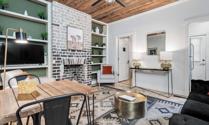 Eastside House | Historic District ★ Charming Duplex Cottage ★ 2APTS/5BDRS ★ Private Courtyard