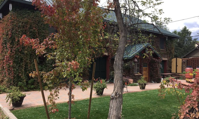 Flagstaff Apartment | Historic Downtown Carriage House