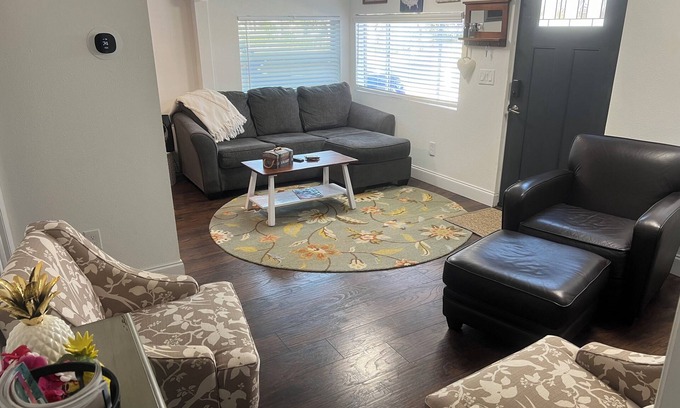 Mount Dora Cottage | Historic downtown Mt Dora 100 year old adorable cottage
