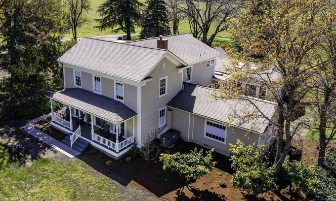 Ashland Other | Historic Dunn Ranch Ashland Oregon. Sleeps 12 to 14 Great for large groups.n