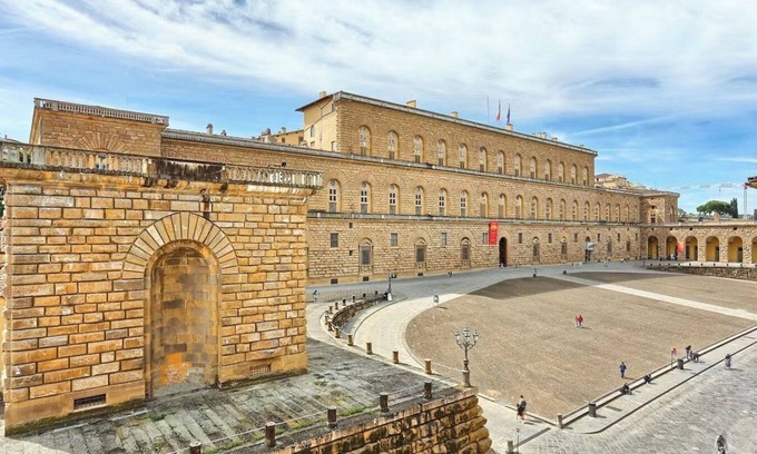 Oltrarno Apartment | Historic Elegance in the Heart of Florence