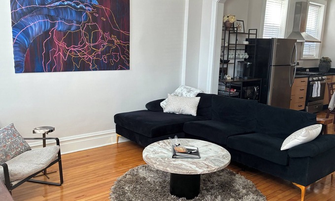 Brighton Park Apartment | Historic feel, Modern comfort Walk to parks and food in beautiful Chicago