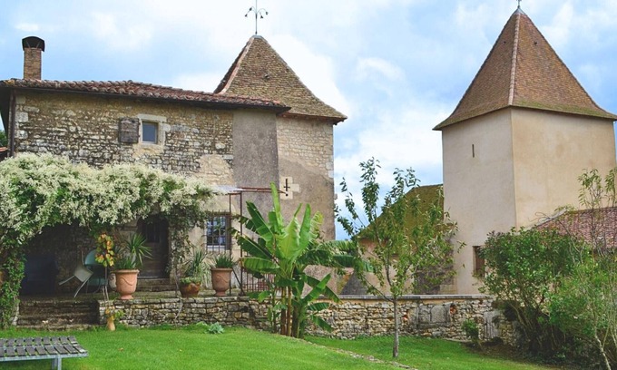 Beaulieu-sur-Sonnette Cottage | Historic Prioress Lodge: Luxury, Fireplace, Garden, WiFi, Near Pool, Baby Gear, Pets Welcome