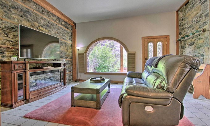 Helena Cottage | Historic Helena Retreat - Near Dtwn & Mt Helena!