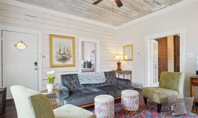 Fairmount House | Historic Home near - TCU/Dickies/Zoo/Museums!