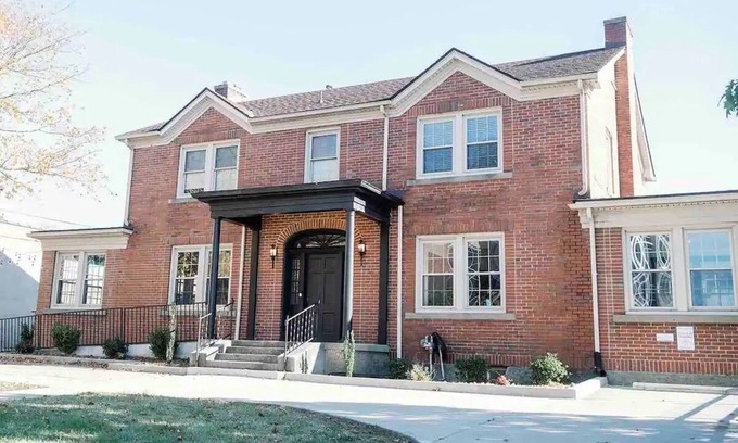 Somerset Apartment | Historic Luxury in Downtown Somerset - Suite A