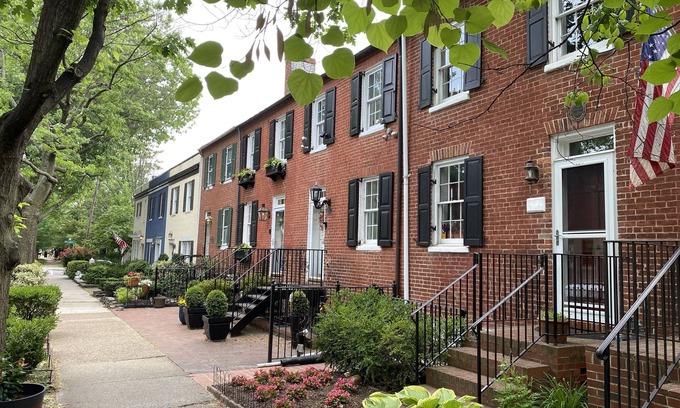 Old Town West House | Historic Old Town Alexandria Cozy Apartment