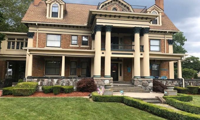 Downtown Toledo House | Historic Old West End Devilbiss Mansion, with three floors of luxury to enjoy.