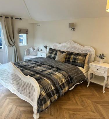 Layer Marney Apartment | Historic Retreat Near To Mersea Island