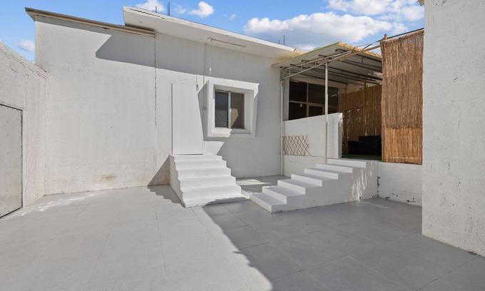 Dubai Villa | Historic Villa Spacious Central Locationn