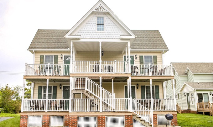 Chincoteague Condo | Historic Whealton House with full access to Waterside Inn facilites