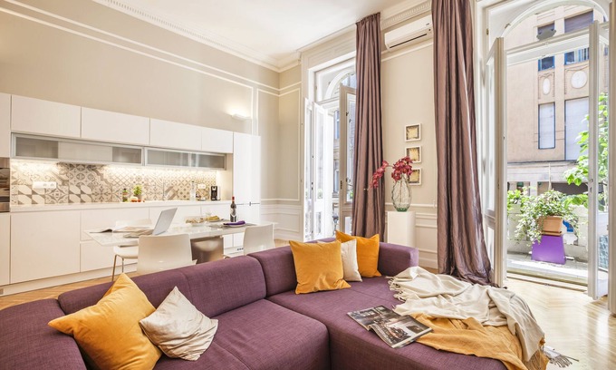Inner City Budapest Apartment | HISTORICAL BUILDING , DOWN TOWN , PEDESTRIAN AREA, 2BR , 2BA A/C,WiFi , SMART TV