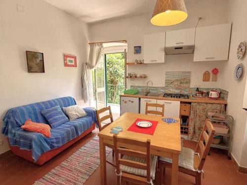 Agropoli Apartment | Historical Center with Garden "The Beach and The Cliff" 4