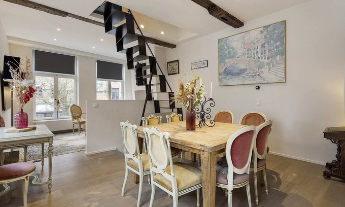 Historical Center Bruges House | Historical Mansion with unique Canal View