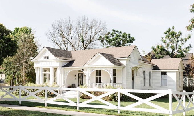 Waco House | Historical Morrow House Season 5 Fixer Upper, Featured In Cottage Style Magazine
