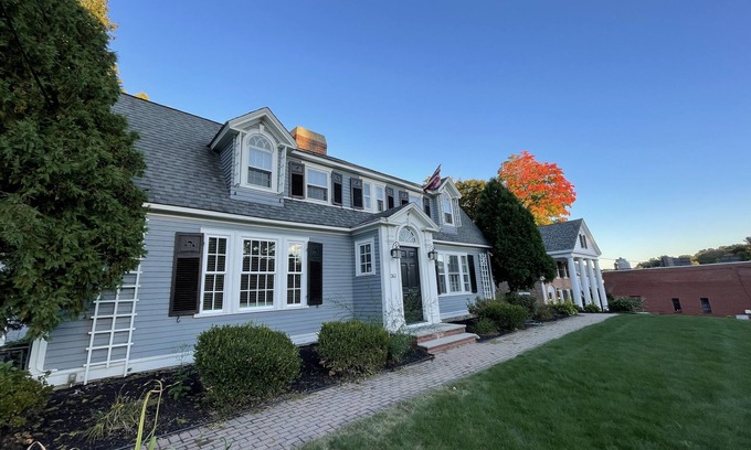 Andover House | Historical Shawsheen Village 3 Bed 2 Bath House, 30 mins to Boston