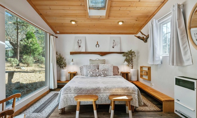 Idyllwild Cabin | Hitch'n'Post Cabin - In Town Center!