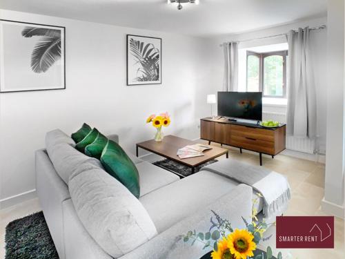 London Colney Apartment | Hitchin - St Anne's - 2 bed coach house & Parking