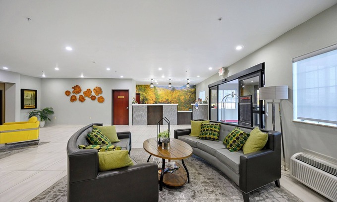 Broken Bow Hotel | HiWay Inn Express of Broken Bow