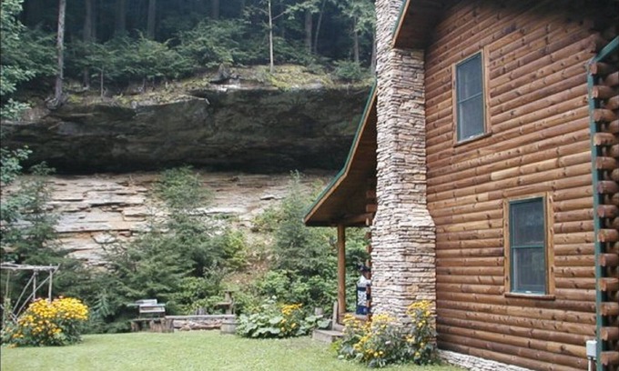 Rockbridge Cabin | Hocking Hills Log Cabin in the Woods facing Rock formation
