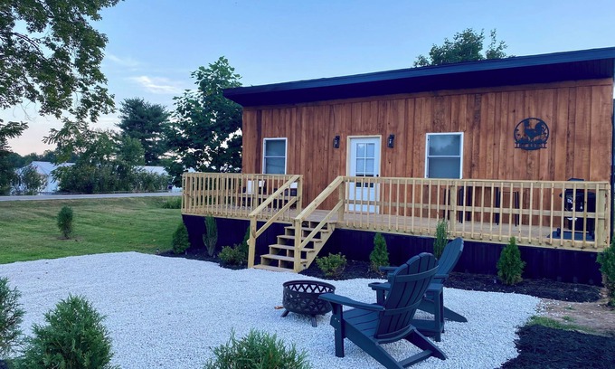 Logan Cabin | Hocking Hills Tiny Home - Pet Friendly Cabin!