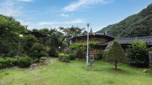 Hoengseong House | Hoengseong Daraegol Sanbang Pension