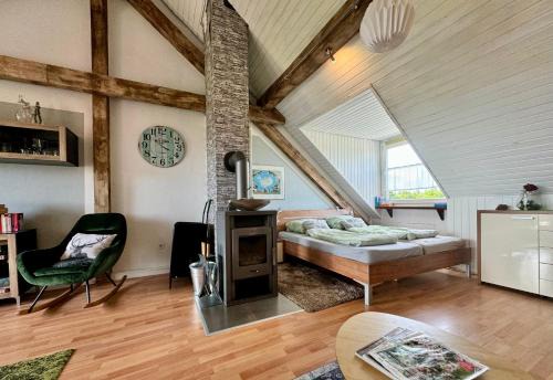 Monschau Apartment | Hof Vierzehnender im Hohen Venn - 70qm Fachwerk-Studio - grosses Wohn-Schlafzimmer mit Dachterrasse und Kaminofen - separate Küche - perfekt für Paare - Monschau - Eifel - Hunde willkommen - Islandpferde