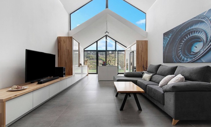 La Solana Villa | Holiday Home "Enora" with Mountain Views, Private Pool and Wi-Fi
