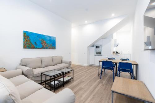 Camas Apartment | Holi-Rent AT Erillas