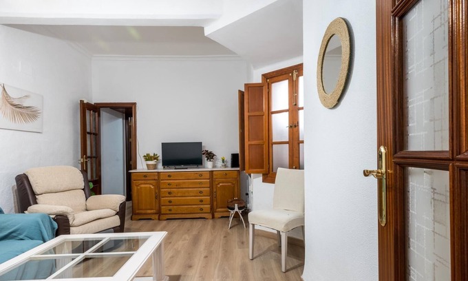 Nervion Apartment | Holi-Rent Cean Bermúdez one bedroom apartment in Nervión.