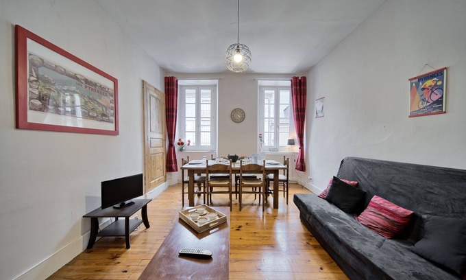 Bagneres-de-Luchon Apartment | Holiday Apartment "À Luchon" near the Slopes with Balcony and Wi-Fi