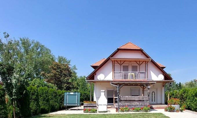 Balatonmariafurdo Apartment | Holiday apartment Balatonmáriafürdõ for 1 - 5 persons with 3 bedrooms - Holiday apartment