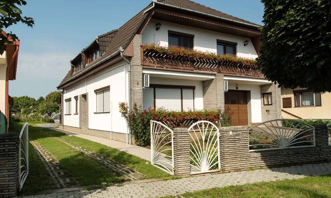 Balatonkeresztur Apartment | Holiday apartment with air conditioning, pool, WiFi