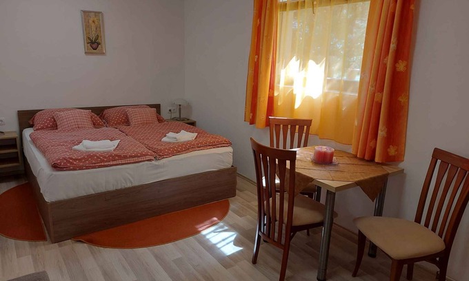 Balatonfoldvar Apartment | Holiday apartment with large garden and internet