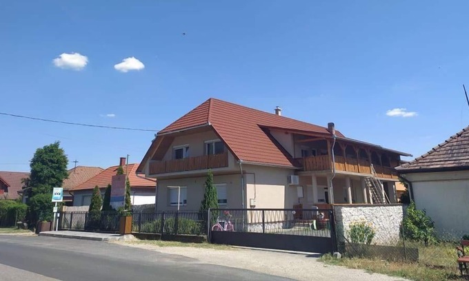Balatonfenyves House | Holiday apartment Balatonfenyves for 6 - 8 persons with 3 bedrooms - Holiday house