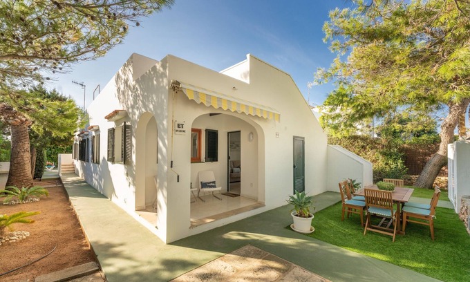 Cala Blanca Apartment | Holiday Apartment “Apartamento Delfín 1” with Pool, Terrace & WiFi; Parking Available in the Street