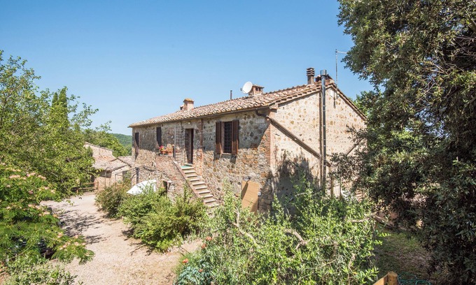 Palazzina Apartment | Holiday Apartment "Casa Francesco" with Shared Garden & Wi-Fi