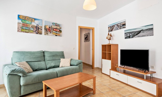 Conil de la Frontera City Center Apartment | Holiday Apartment "Casa Señores Cura 1 - Solo Familias" with Shared Terrace & Wi-Fi