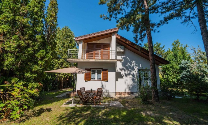 Siofok Aranypart Apartment | Holiday apartment completely renovated just 110 m from the beach
