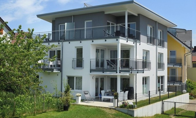 Enzisweiler Apartment | Holiday Apartment 'Dinkelbach Feriendomicil Objekt 2 D Summertime' with Lake View and Elevator