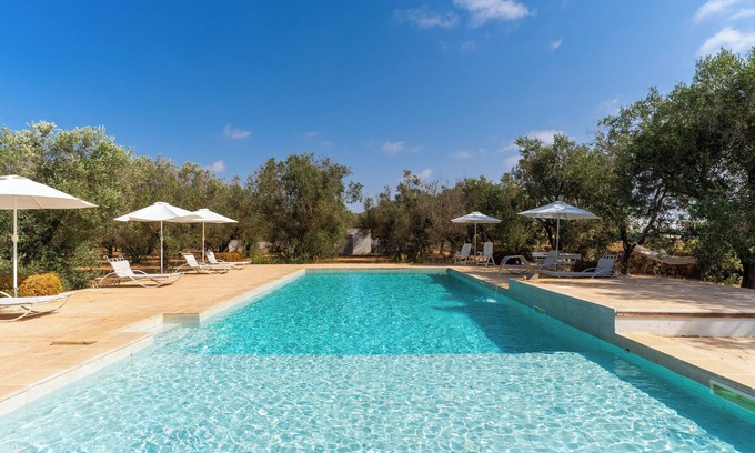 Ugento Apartment | Holiday Apartment "Domus Mea Salento Arazzo Verde" with Shared Pool, Shared Terrace & Wi-Fi
