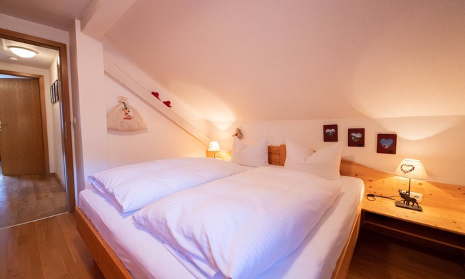 Obergrainau Apartment | Holiday apartment "Gipfelstürmer" in Grainau with unforgettable view of Germany'